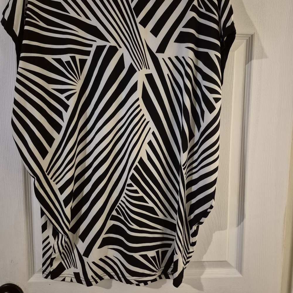 Forever 21 Monochrome Geometric Blouse